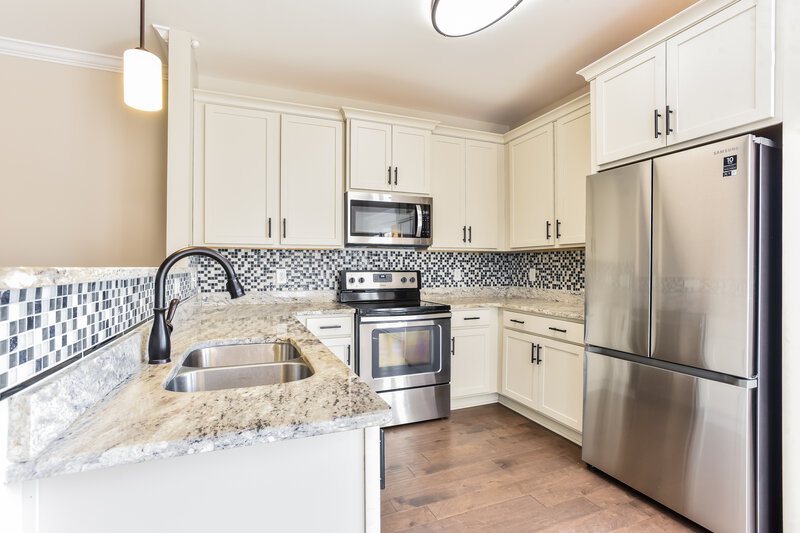 4,030/Mo, 575 Hollandale Rd La Vergne, TN 37086 Kitchen View 2