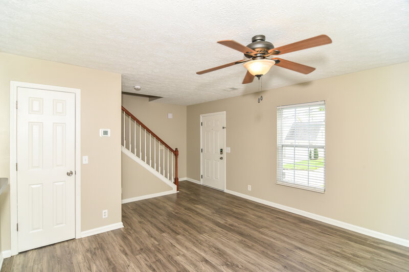 2,275/Mo, 3425 Cainbrook Crossing Antioch, TN 37013 Living Room View 2