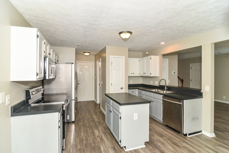 2,275/Mo, 3425 Cainbrook Crossing Antioch, TN 37013 Kitchen View