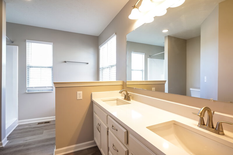 2,485/Mo, 3106 Creekview Ln Goodlettsville, TN 37072 Main Bathroom View