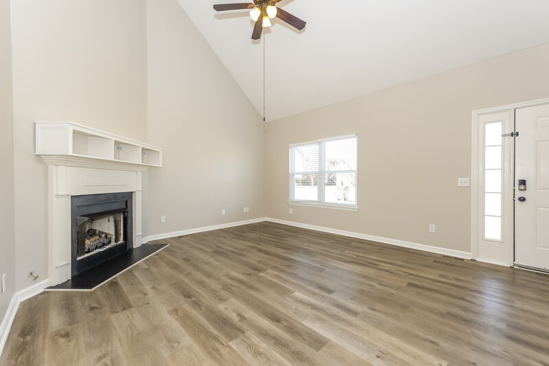 2,100/Mo, 6628 Shadyview Dr Antioch, TN 37013 Living Room View