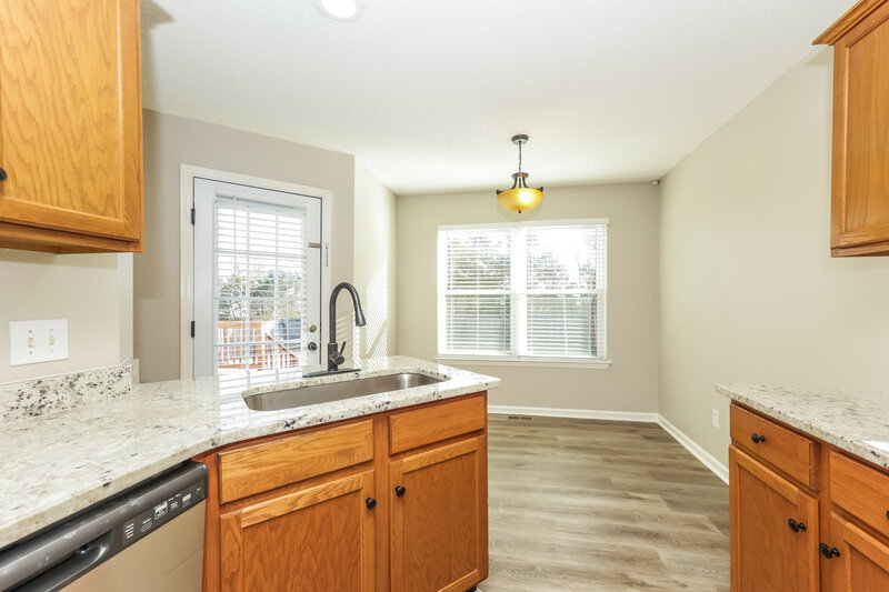 2,100/Mo, 6628 Shadyview Dr Antioch, TN 37013 Kitchen View 2