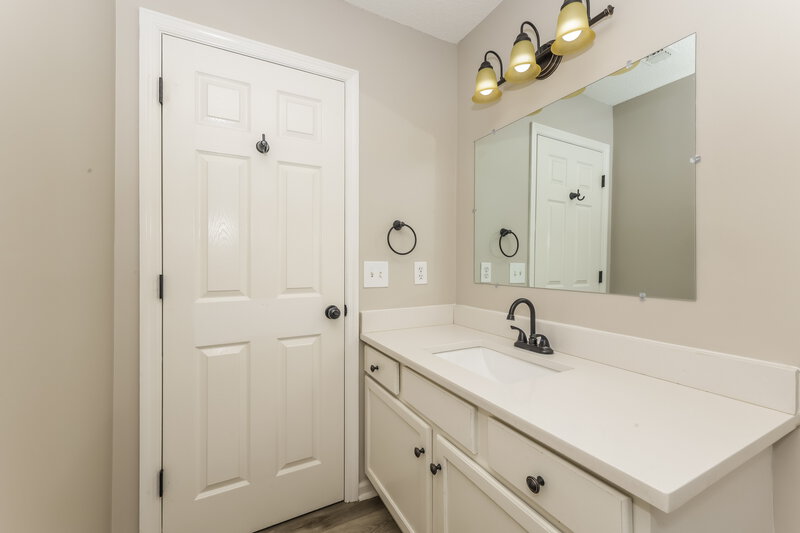 2,100/Mo, 6628 Shadyview Dr Antioch, TN 37013 Bathroom View