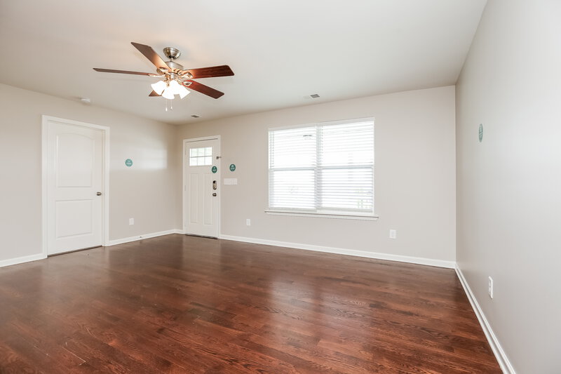 2,130/Mo, 1500 Stoney River Ln Madison, TN 37115 Living Room View 2