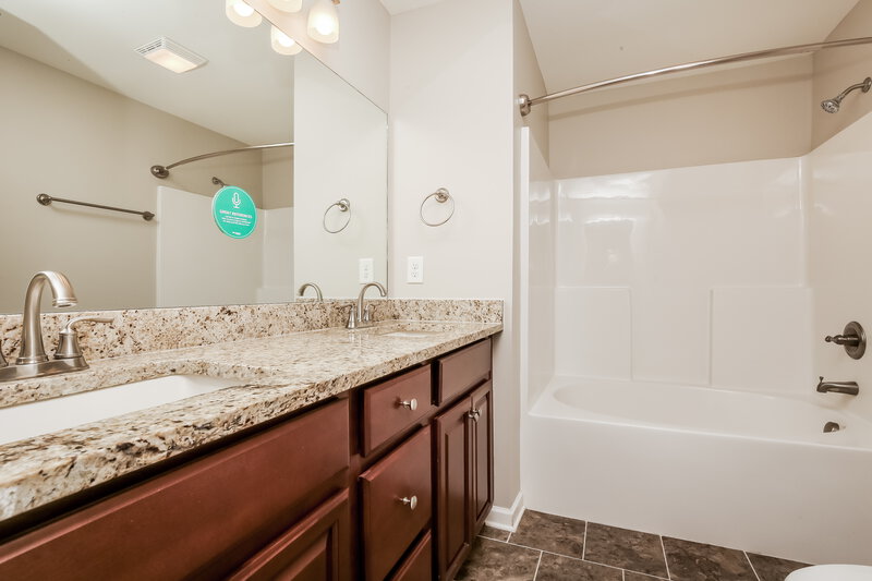 2,130/Mo, 1500 Stoney River Ln Madison, TN 37115 Main Bathroom View