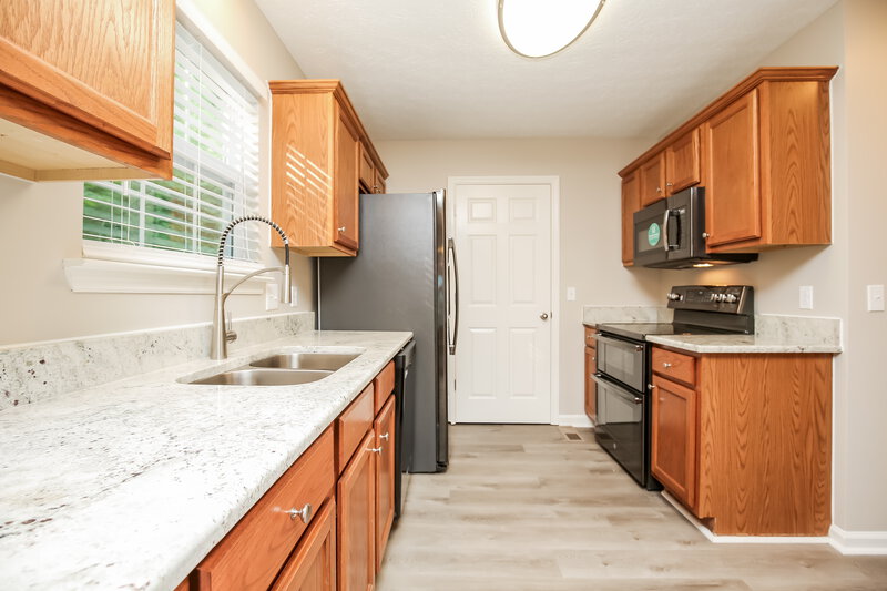 2,440/Mo, 112 Township Ct Hendersonville, TN 37075 Kitchen View 2
