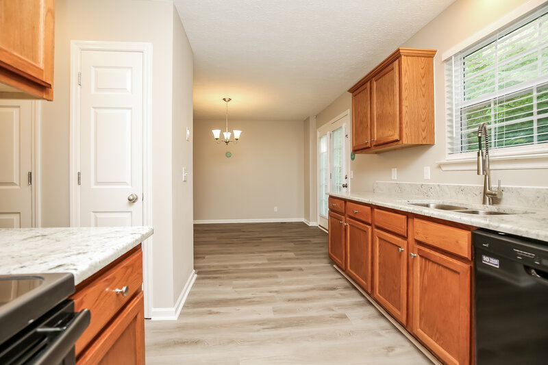 2,440/Mo, 112 Township Ct Hendersonville, TN 37075 Kitchen View 3