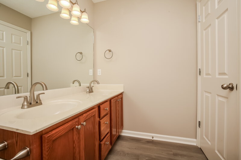 2,440/Mo, 112 Township Ct Hendersonville, TN 37075 Main Bathroom View 2