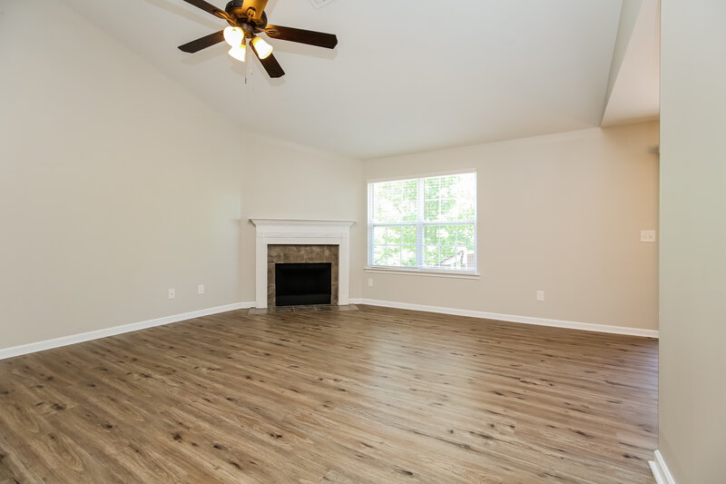 2,365/Mo, 183 Lyndhurst Dr La Vergne, TN 37086 Living Room View