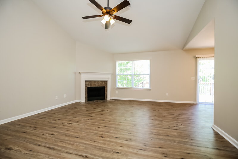 2,365/Mo, 183 Lyndhurst Dr La Vergne, TN 37086 Living Room View 2