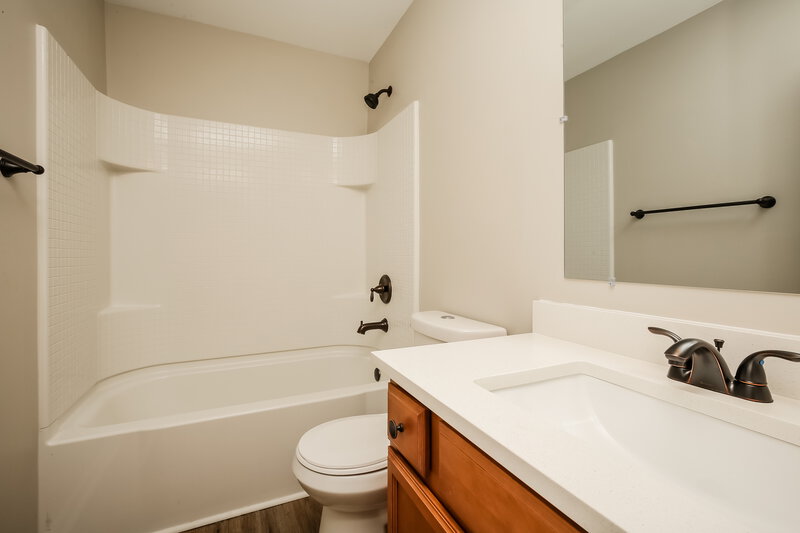 2,365/Mo, 183 Lyndhurst Dr La Vergne, TN 37086 Bathroom View