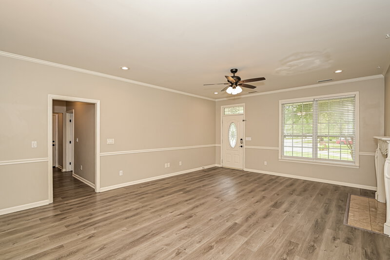2,400/Mo, 1102 Burlington Ct Murfreesboro, TN 37128 Living Room View 2