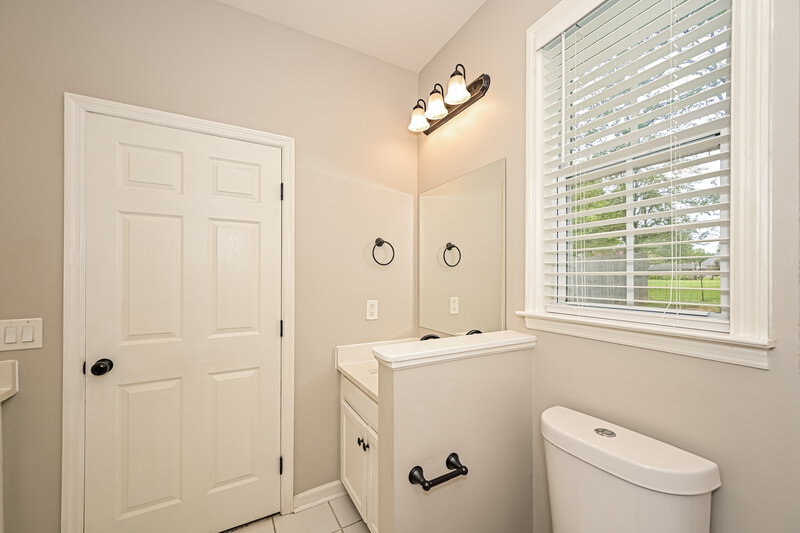 2,400/Mo, 1102 Burlington Ct Murfreesboro, TN 37128 Bathroom View