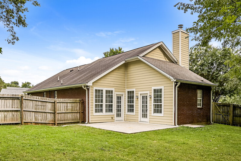 2,400/Mo, 1102 Burlington Ct Murfreesboro, TN 37128 Rear View