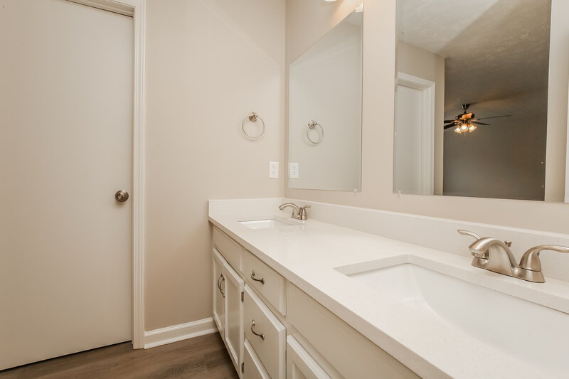 2,560/Mo, 3108 Creekview Ln Goodlettsville, TN 37072 Main Bathroom View 2