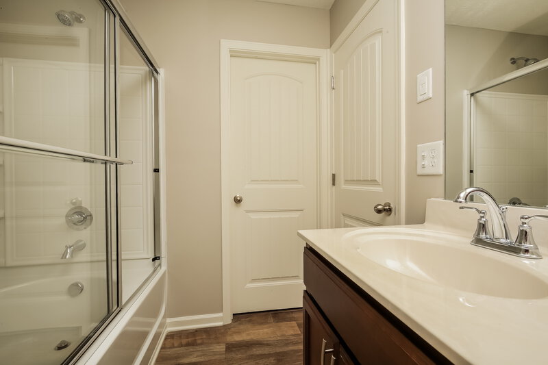 2,345/Mo, 1357 Busiris Dr Hermitage, TN 37076 Main Bathroom View 2
