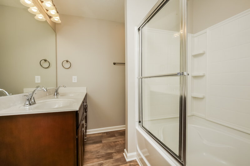 2,345/Mo, 1357 Busiris Dr Hermitage, TN 37076 Main Bathroom View 3