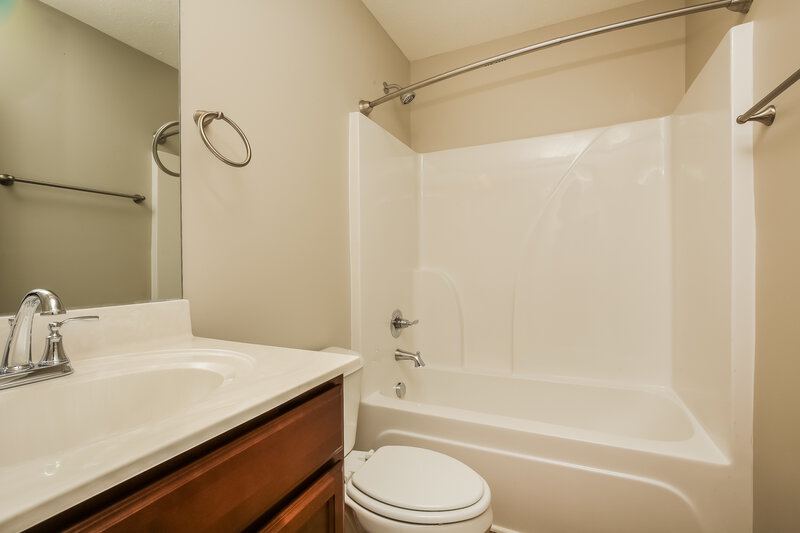 2,345/Mo, 1357 Busiris Dr Hermitage, TN 37076 Bathroom View