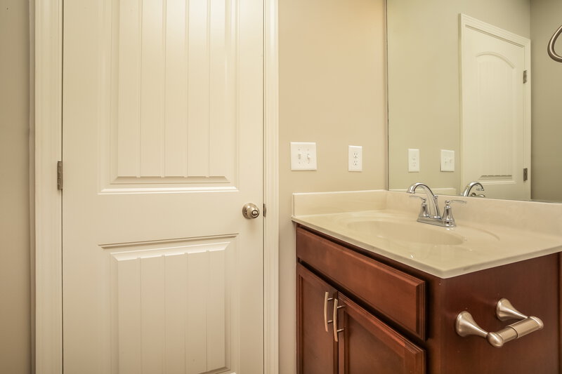 2,345/Mo, 1357 Busiris Dr Hermitage, TN 37076 Bathroom View 2