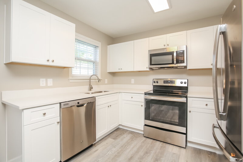 2,020/Mo, 1202 Welsh Dr La Vergne, TN 37086 Kitchen View 2