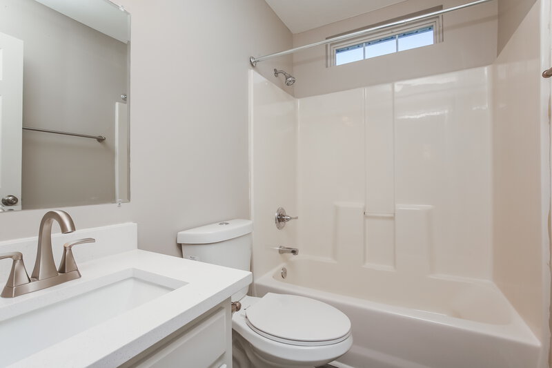 2,020/Mo, 1202 Welsh Dr La Vergne, TN 37086 Bathroom View 2