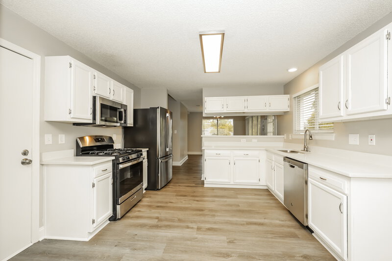 2,340/Mo, 1224 Jacksons View Rd Hermitage, TN 37076 Kitchen View 2