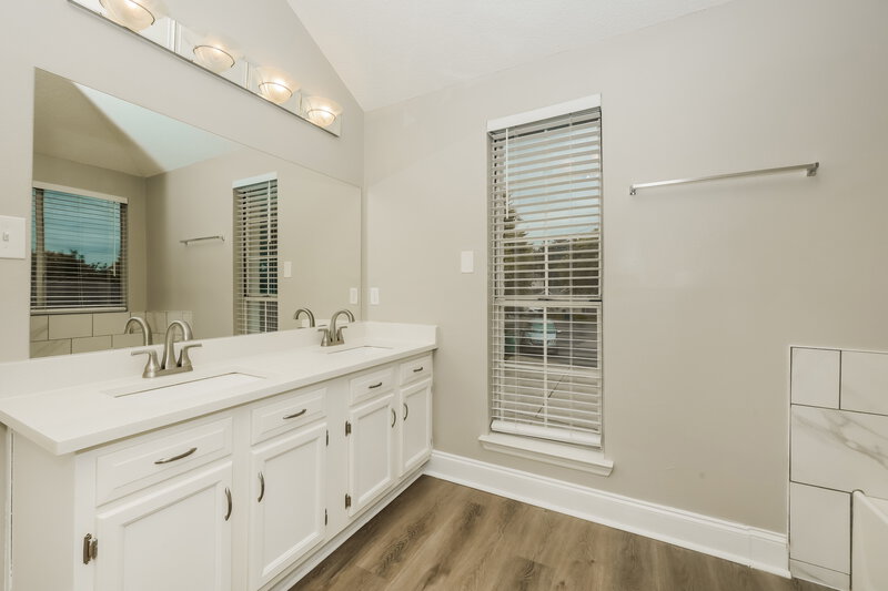 2,340/Mo, 1224 Jacksons View Rd Hermitage, TN 37076 Main Bathroom View