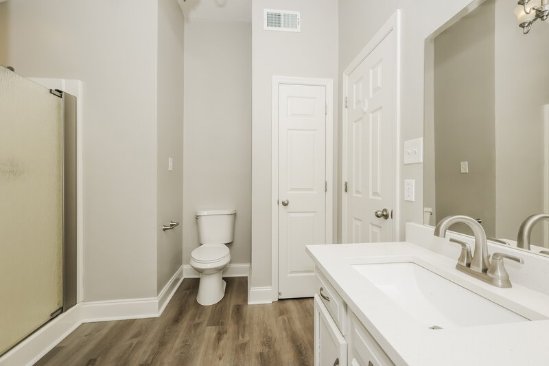 2,340/Mo, 1224 Jacksons View Rd Hermitage, TN 37076 Main Bathroom View 2