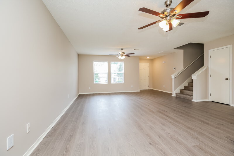 2,350/Mo, 807 General Barksdale Dr Smyrna, TN 37167 Living Room View 2