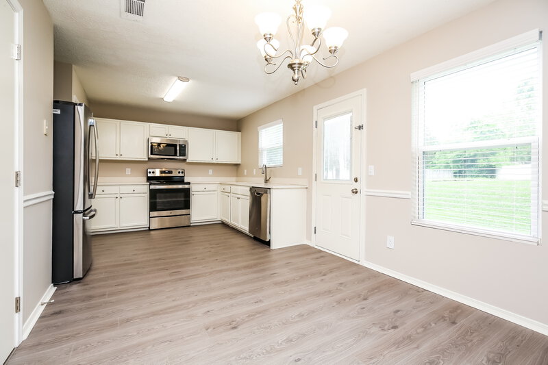 2,350/Mo, 807 General Barksdale Dr Smyrna, TN 37167 Dining Room View