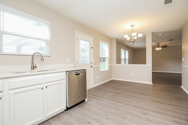 2,350/Mo, 807 General Barksdale Dr Smyrna, TN 37167 Dining Room View 2