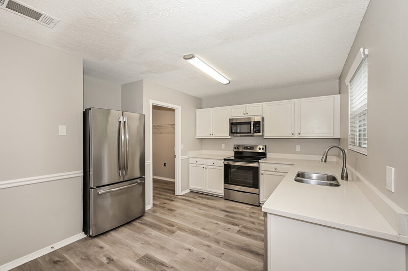 2,270/Mo, 807 General Barksdale Dr Smyrna, TN 37167 Kitchen View