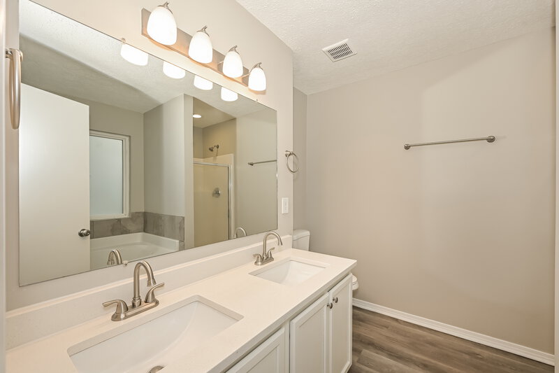 2,270/Mo, 807 General Barksdale Dr Smyrna, TN 37167 Main Bathroom View
