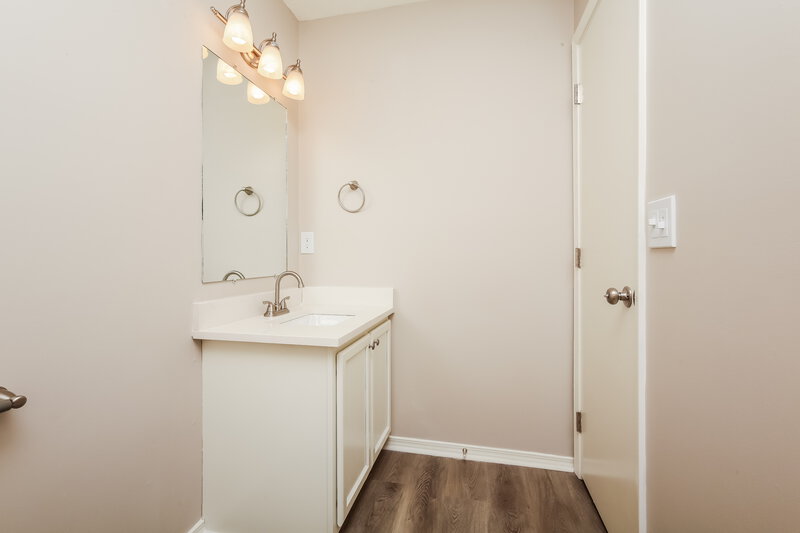 2,350/Mo, 807 General Barksdale Dr Smyrna, TN 37167 Bathroom View