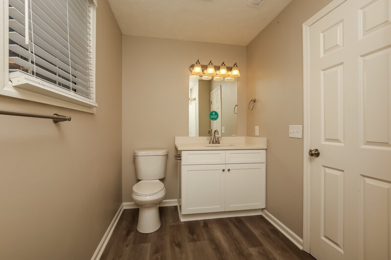 2,445/Mo, 5921 Belle Oaks Pl Antioch, TN 37013 Main Bathroom View