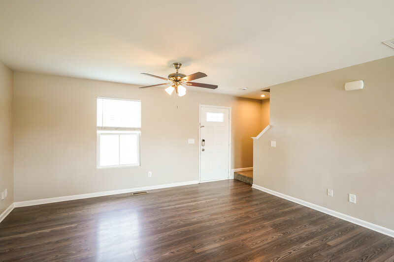2,350/Mo, 1418 Christina Hayes Ln La Vergne, TN 37086 Living Room View 2