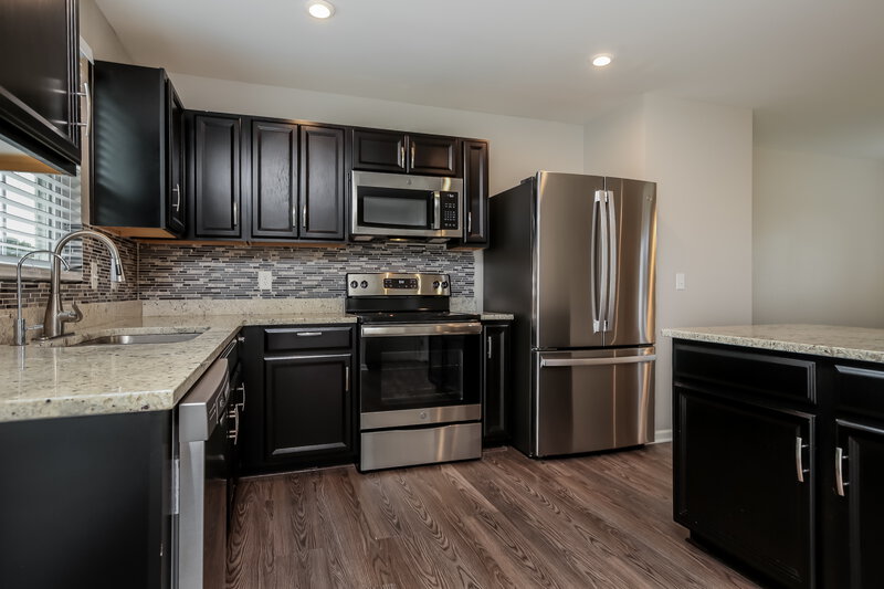 2,350/Mo, 1418 Christina Hayes Ln La Vergne, TN 37086 Kitchen View 2