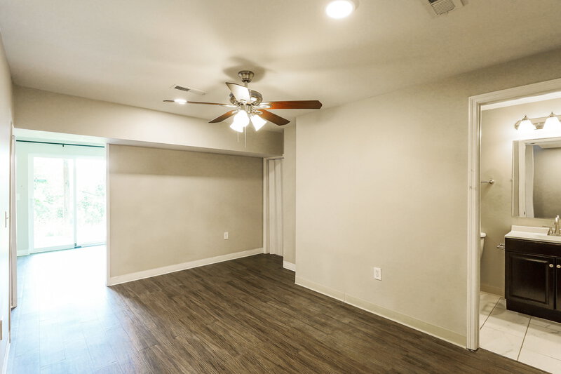 2,350/Mo, 1418 Christina Hayes Ln La Vergne, TN 37086 Sitting Room View