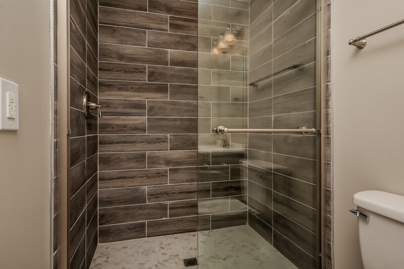 2,350/Mo, 1418 Christina Hayes Ln La Vergne, TN 37086 Bathroom View