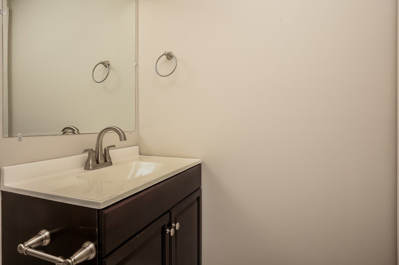 2,350/Mo, 1418 Christina Hayes Ln La Vergne, TN 37086 Bathroom View 2