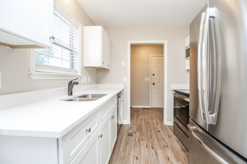 1,970/Mo, 300 Southlake Dr La Vergne, TN 37086 Kitchen View