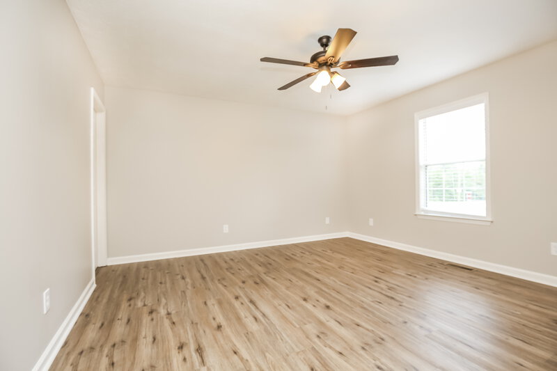 1,970/Mo, 300 Southlake Dr La Vergne, TN 37086 Main Bedroom View