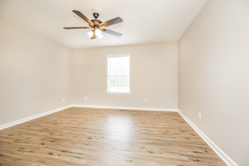 1,970/Mo, 300 Southlake Dr La Vergne, TN 37086 Main Bedroom View 2