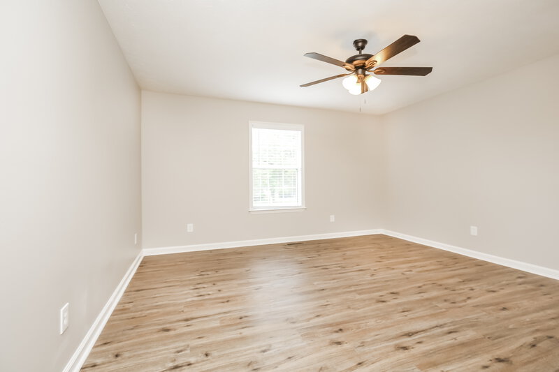 1,970/Mo, 300 Southlake Dr La Vergne, TN 37086 Main Bedroom View 3