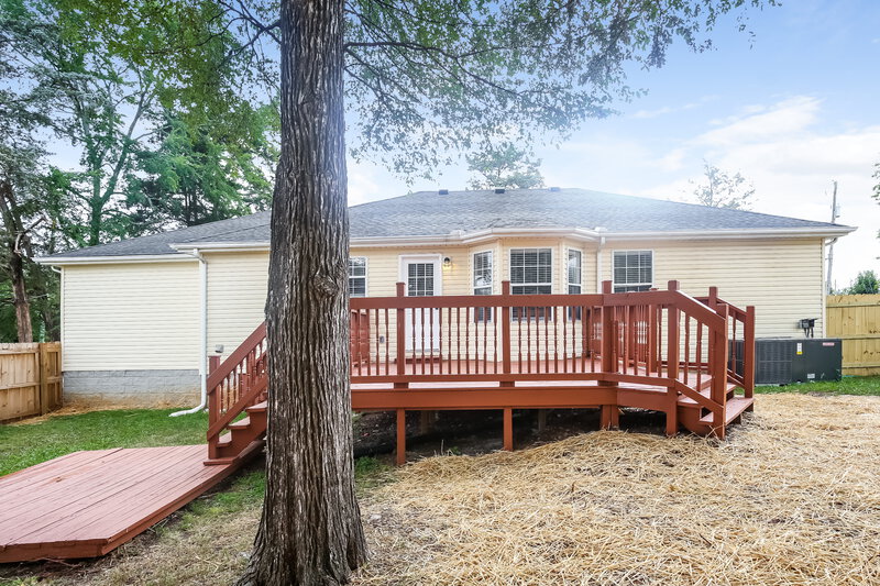 1,970/Mo, 300 Southlake Dr La Vergne, TN 37086 Rear View