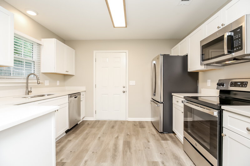 2,145/Mo, 105 Cedar Bend Ct La Vergne, TN 37086 Kitchen View 2