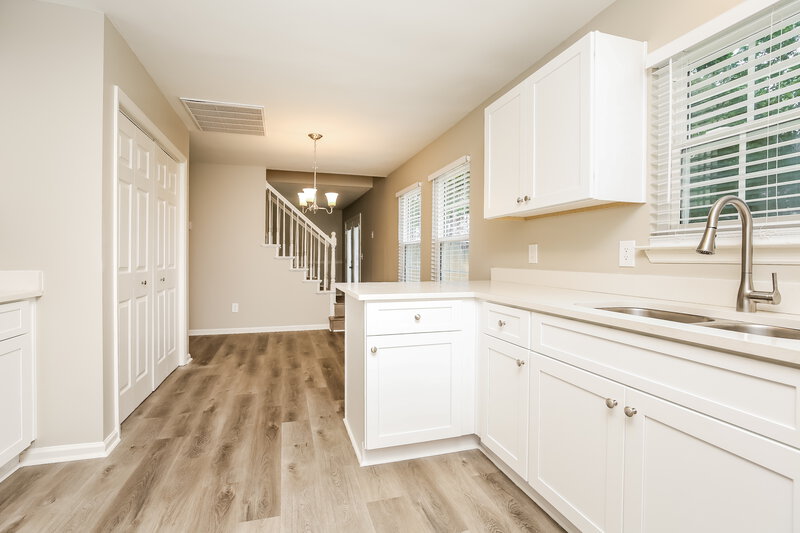 2,145/Mo, 105 Cedar Bend Ct La Vergne, TN 37086 Kitchen View 3
