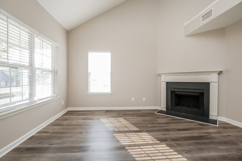 2,140/Mo, 805 Stone Flower Ct Antioch, TN 37013 Living Room View