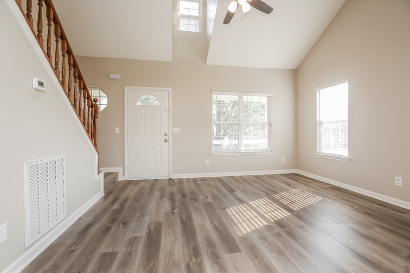 2,140/Mo, 805 Stone Flower Ct Antioch, TN 37013 Living Room View 2