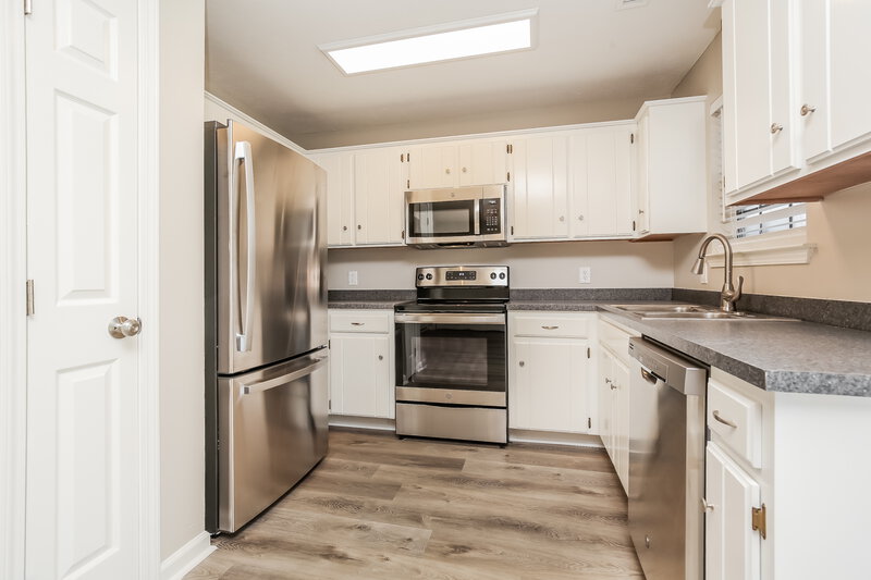 2,140/Mo, 805 Stone Flower Ct Antioch, TN 37013 Kitchen View
